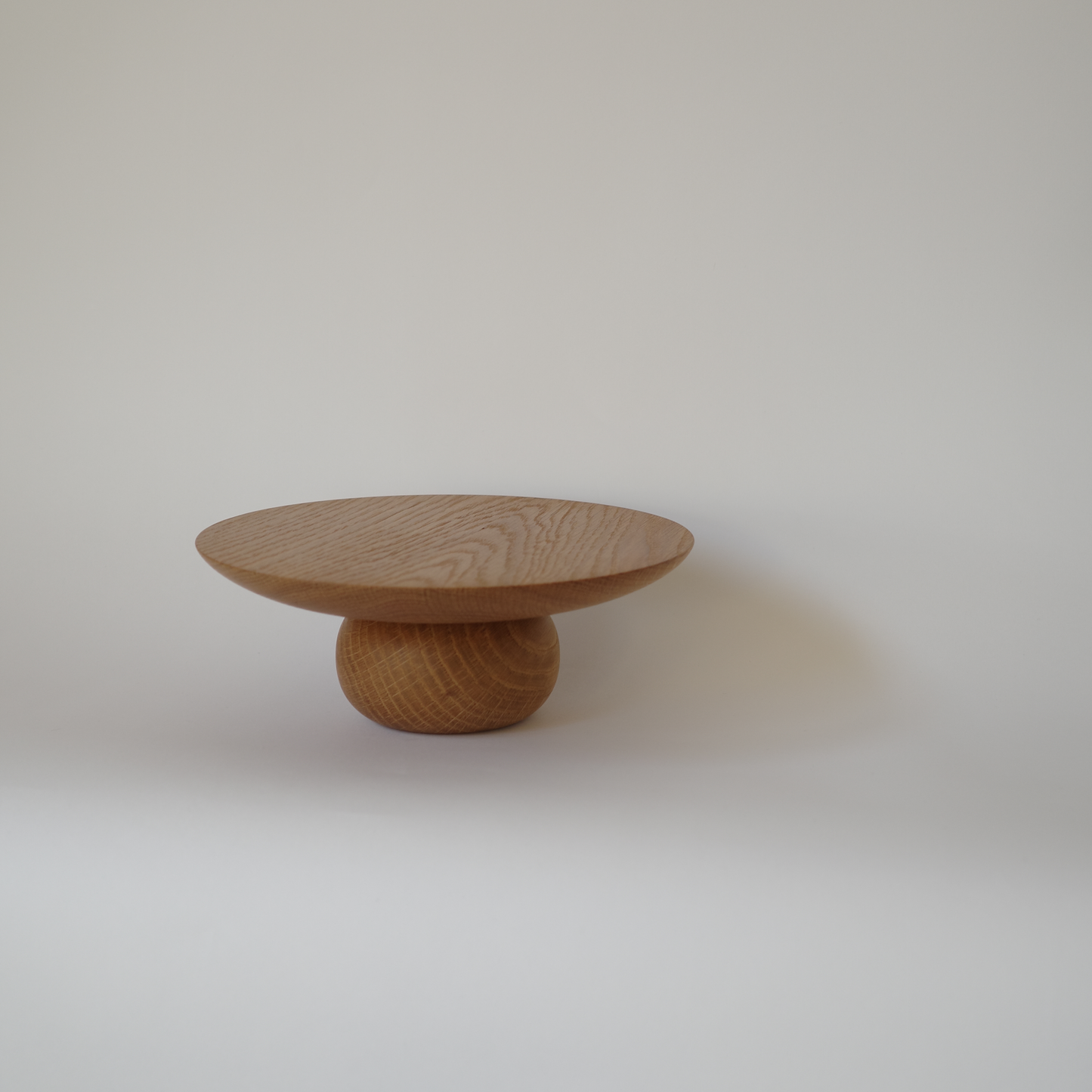 cake stand oak